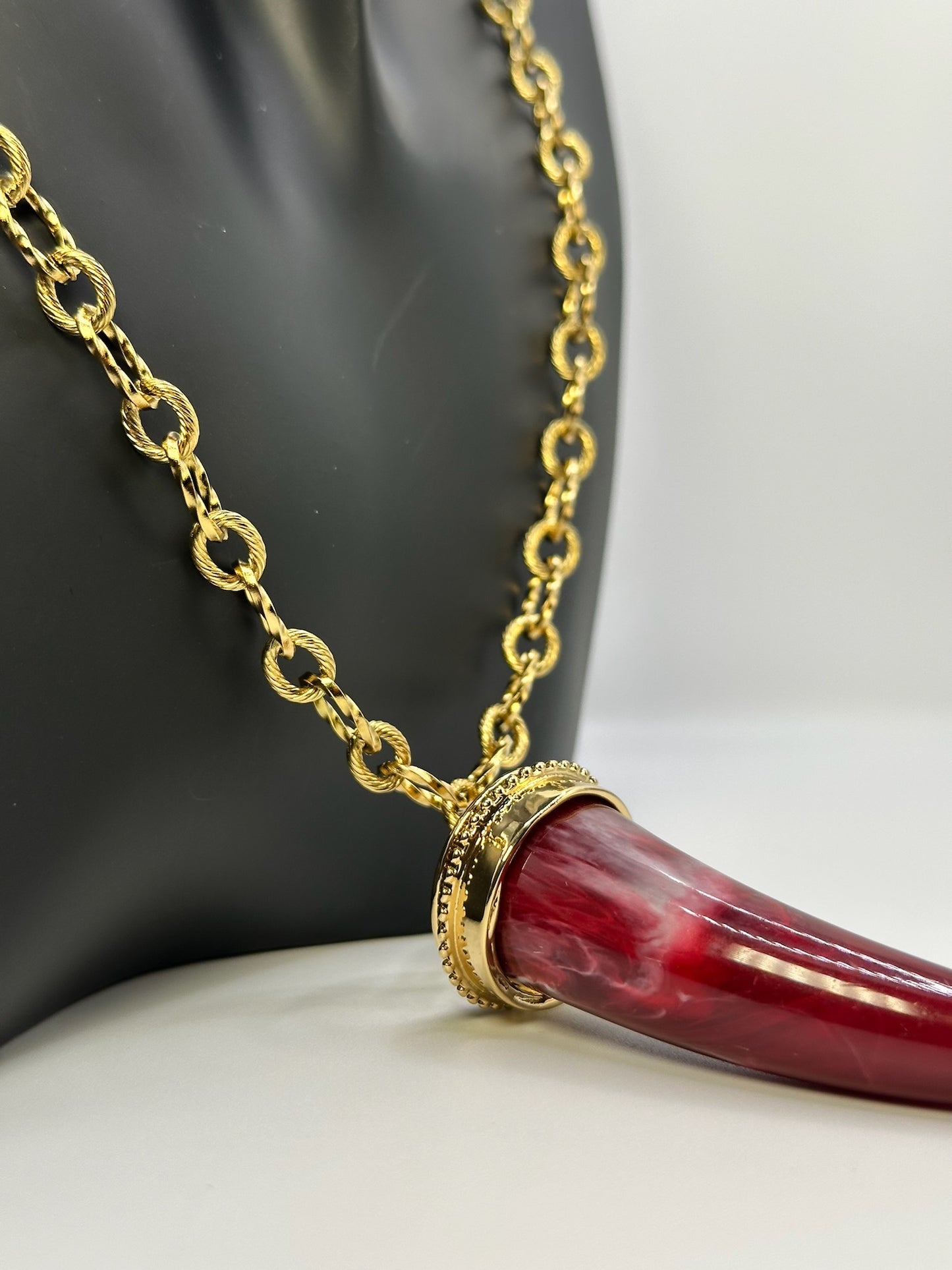 Collana “RED HORN”