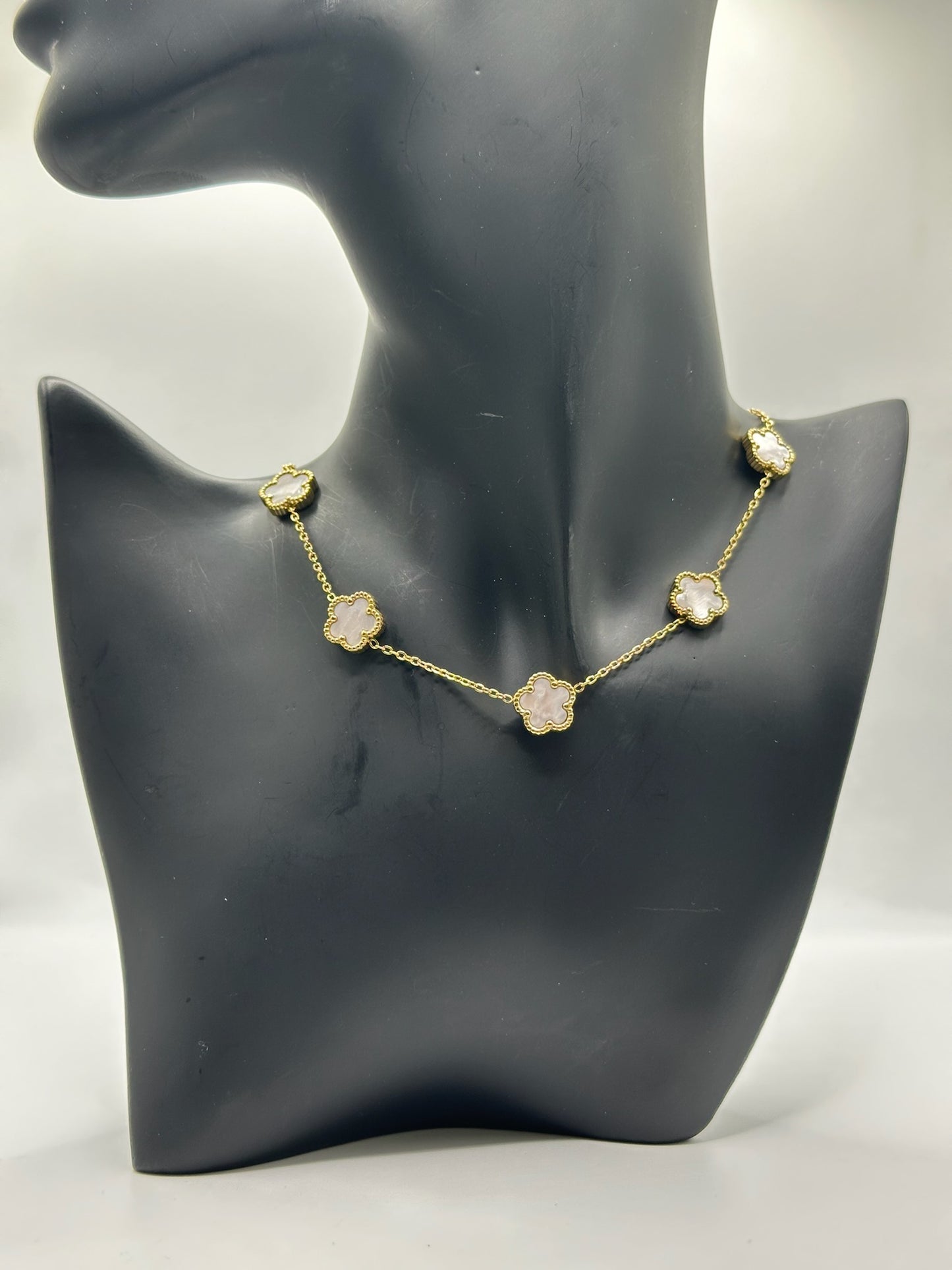 Collana “WHITE FLOWERS”
