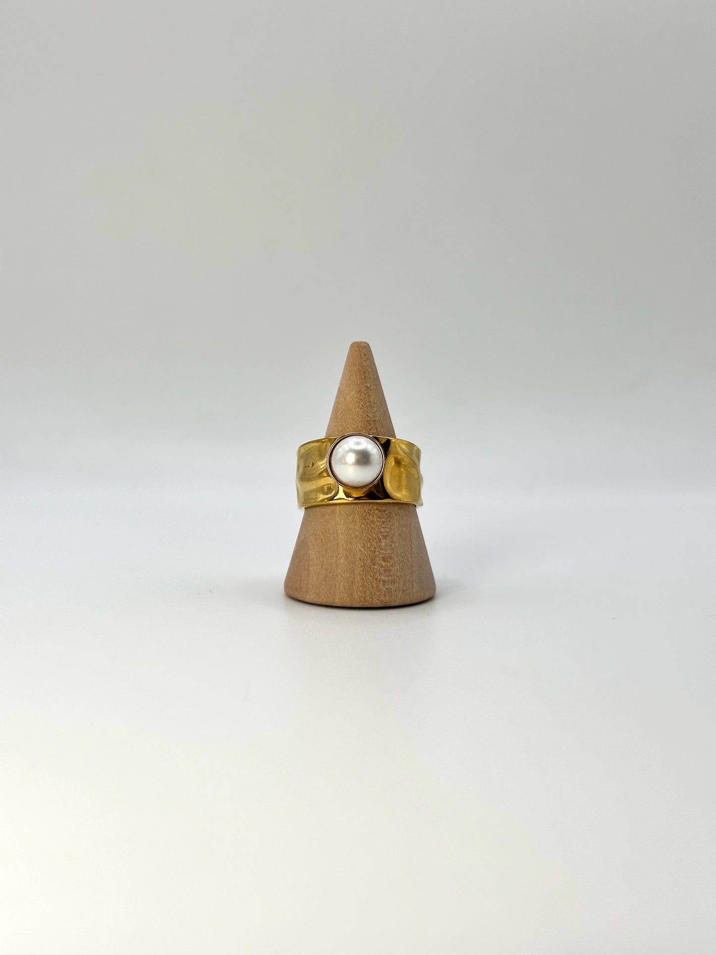 Anello “PERLA MARTELLATO”