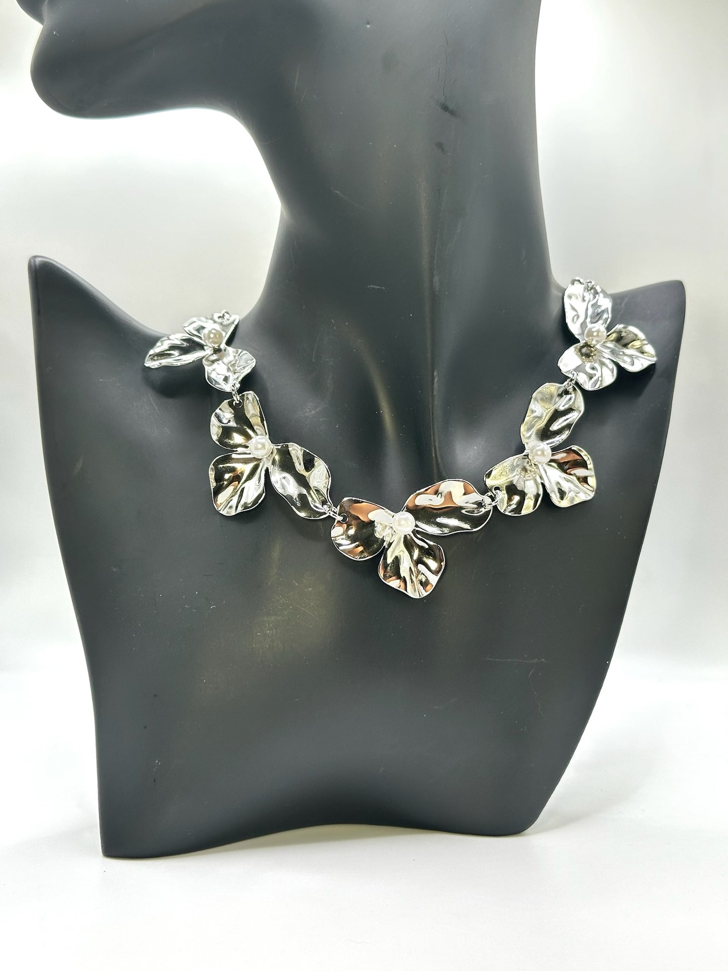 Collana “PETALI”