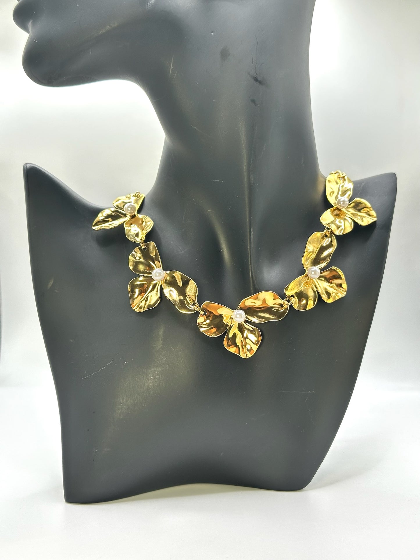 Collana “PETALI”